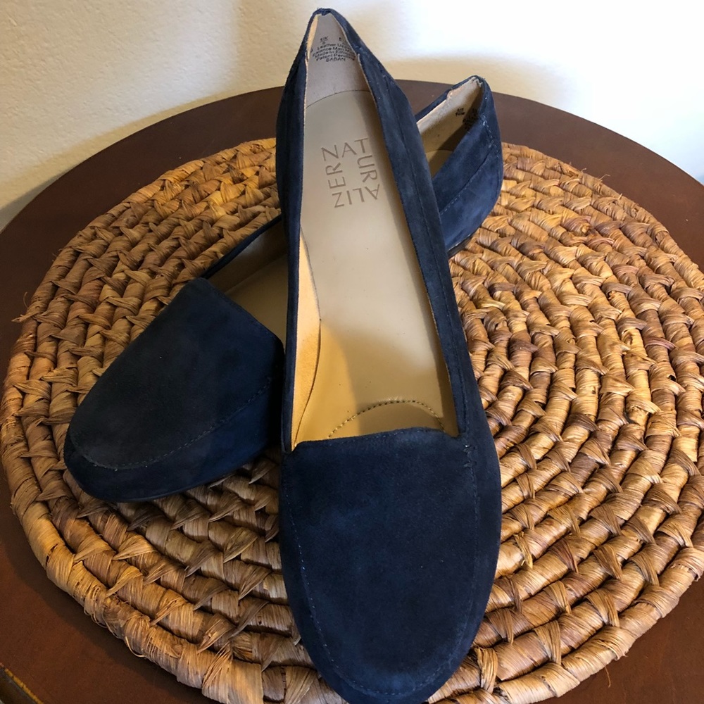 Navy Blue Naturalizer slip on Flats NIB .... soft - Picture 1 of 8